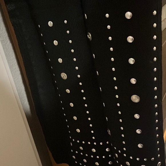 - New Michael Kors Dome Stud Muffler Scarf black / silver new with tag - Picture 5 of 7